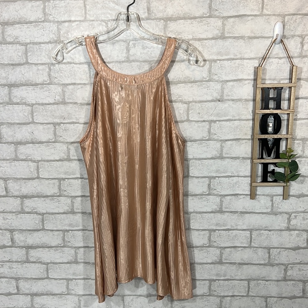 BKE Boutique Satin cold shoulder top size Medium - Picture 12 of 16